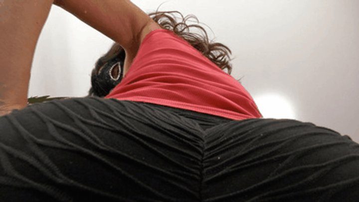 Madame Marissa - Cardio-training for losers - merciless facesitting! (small version)