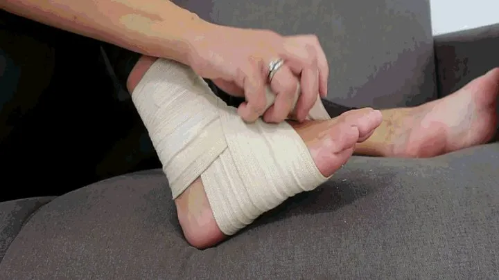 Bonnie And Clyde - My ankle hurts a lot WMV
