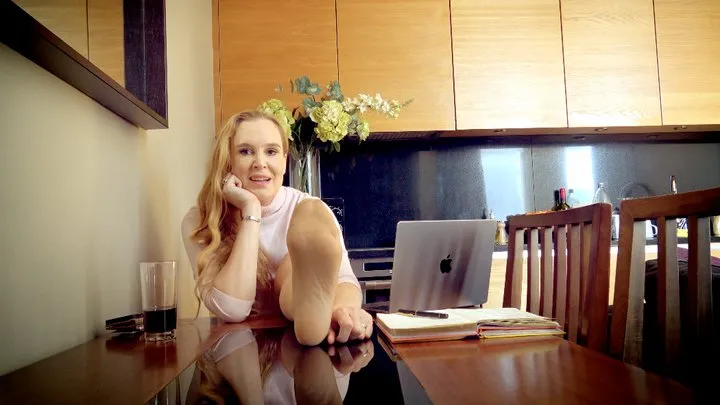 Ariel Anderssen Studio - Wank To Step-Auntie's Feet, While I Work