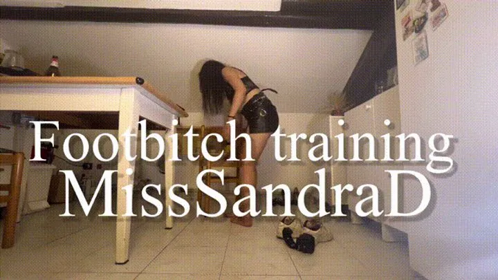 Miss Sandra Domina - Footbitch training
