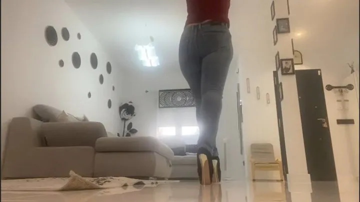 Farting Sniffer - High heels and big Farts in Jeans