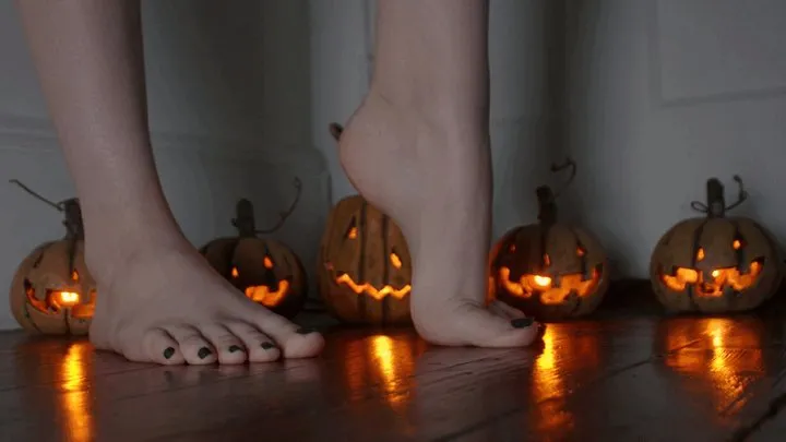 M- - M - Sexy Goth Feet with Black Toenails Barefoot