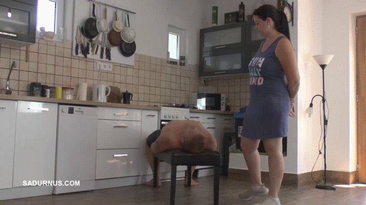 Sadurnus - Under Cameron's butt wmv