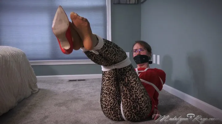 Madalynn Raye's Bondage Studio - Sweater Bound MILF Madalynn gets gagged! SD