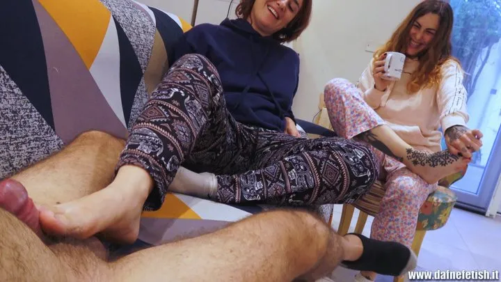 Dafnefetish Clips Store - Grace e Juiswild: footjopb in pigiama - Grace and Juiswild: footjob and pyjamas (FOOTJOBS)