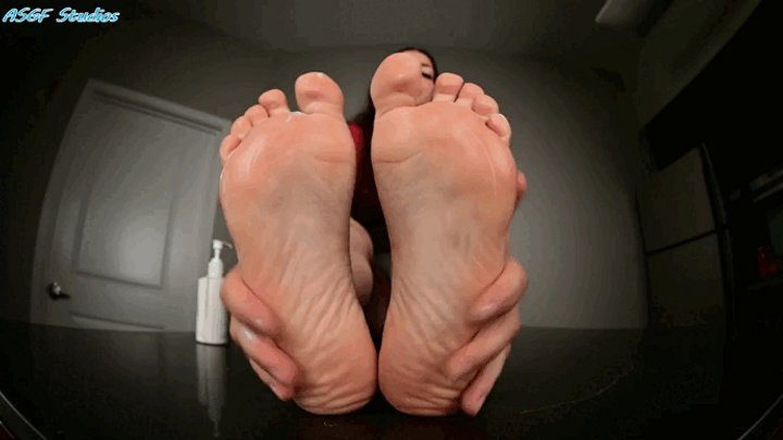 Amateur Soles Giantess And Footjobs - Karly Salinas lotions up! - MOV