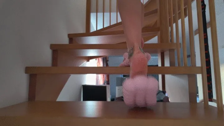 Dominant Femine - Miku Gives Holds Her Feet With Light Pink Golf Balls Flip-flops On Man Balls