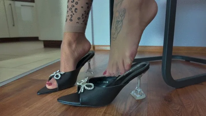 Dominant Femine - Weronika And Ruslana Put Their Feet In Pantyhose In To Your Face And Want You To Worship Them