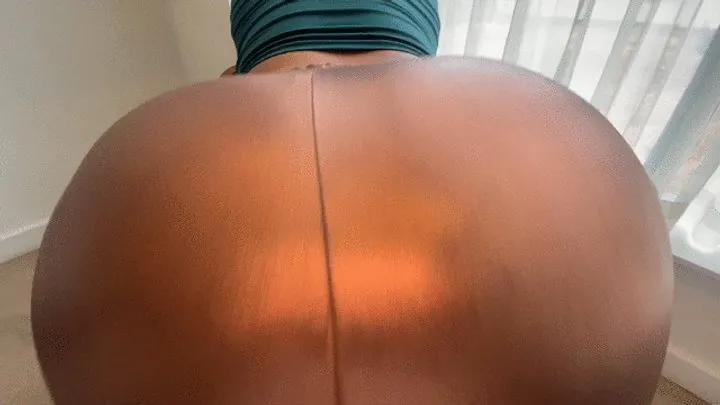 Tabbys Ebony Assss - CUM BETWEEN MY FARTING BUTT CHEEKS