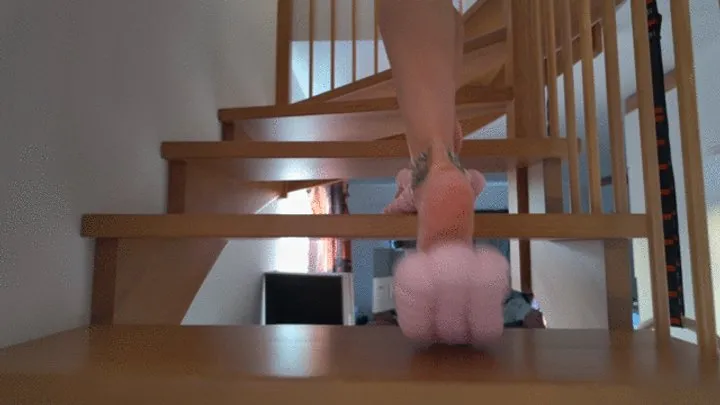 Custom Clips - Sexy And Cute Miku Gives Holds Her Feet With Light Pink Golf Balls Flip-flops On Man Balls