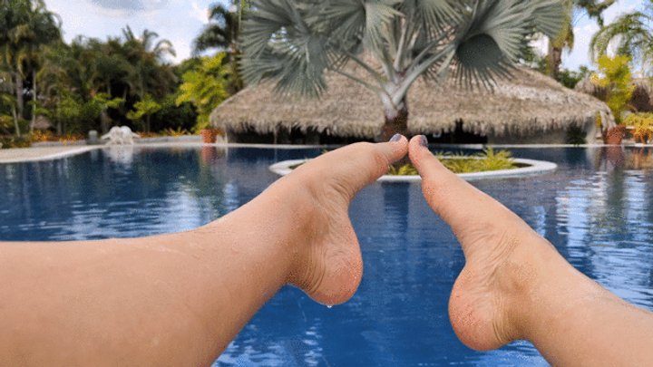 Foot Fetish Paradise - Katherine sublime highly arched feet in the pool