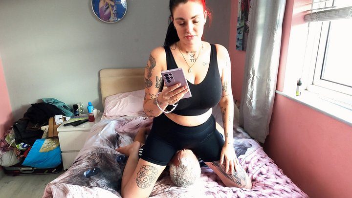 Amy Squirrel - Face Sitting In Tight Gym Clothes (4K)