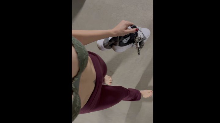 Jolie Berrie - Dirty Airport Parking Lot Feet [Full HD]