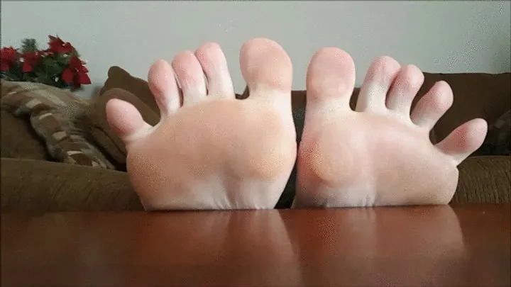 Goddess Bri Bri - Toe Wiggling and pointing