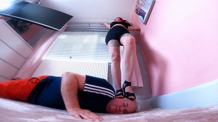 Amy Squirrel - Gym Wear & Sandals Head Crushing 2 FLOOR CAM