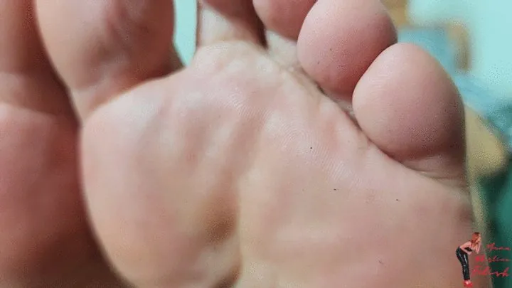 Manu Albertine Feet - Foot worship milf, by Melissa Ramos and Slave, FULL HD