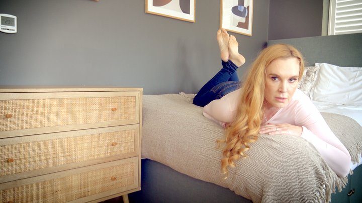 Ariel Anderssen Studio - Smelly Feet at the Podiatrist 4K