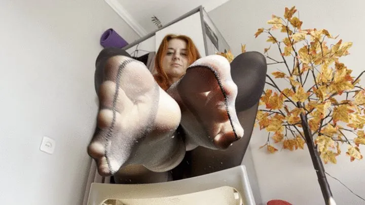Kathrynnegoddessfeet - Teasing in black tights!