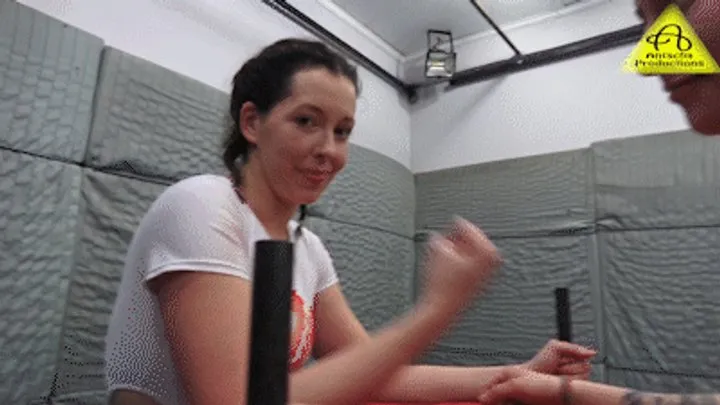Antschas Wrestling And Fetish Store - Armwrestling AloraLux Vs Beatrice