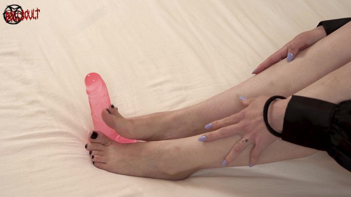 Dollscult Clip Store - playing with my adorable feet