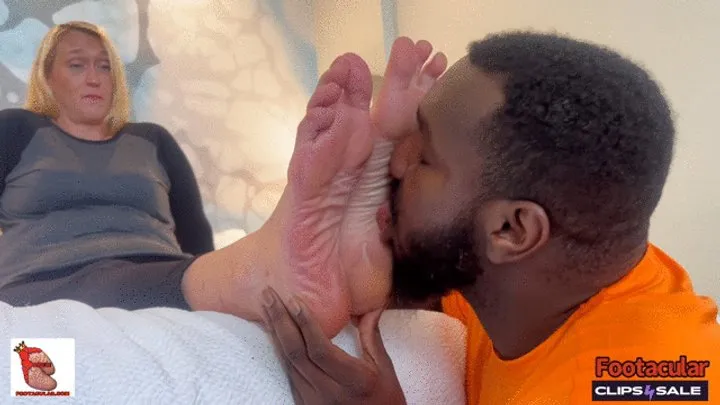 Queentacular - Sucking My Neighbors Size 18 Feet - Foot Worship - Seechellesize18