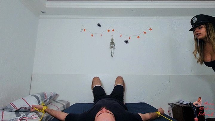 Manuela Albertine Fetish - Face sitting halloween 40min, by Olivia Mattos, Vick Menage and Slave, FULL HD