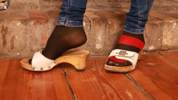 Kimisworld - Clogs & Opaque Tights – Footplay Contrast