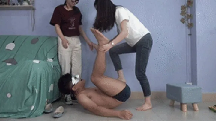 Asian Feet Goddess Worship - Two goddesses humiliate the boss, beat and curse, and stomp on the cock!