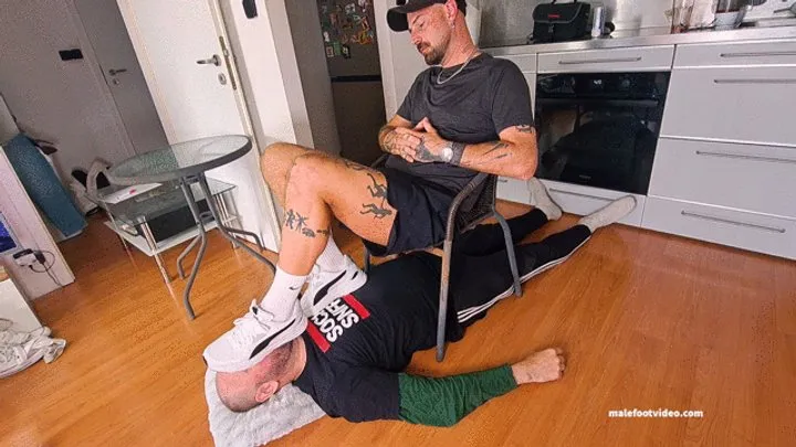 Czechmalefoot Video Store - Ben really likes his feet part2