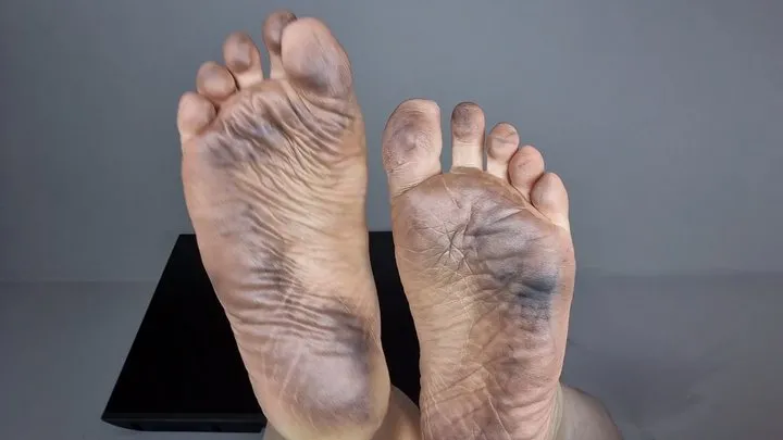 Alice Scott - Lick my dirty smelly feet - foot fetish