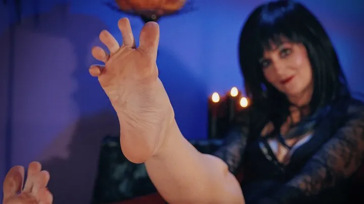 Scarlett Sinns Twisted Fetishes - Scarlett: Mistress of the Night, Foot Fantasy (720 wmv)