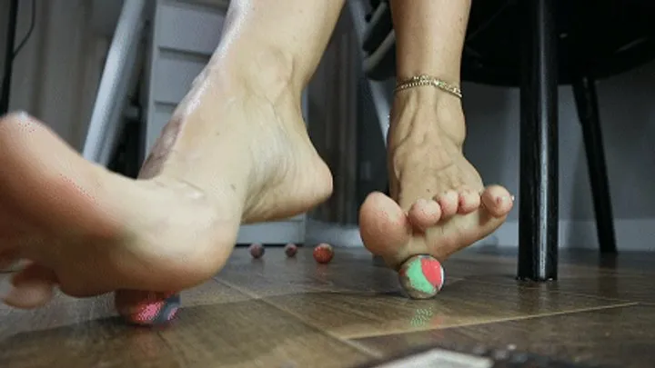 Story Of Great And Sexy Brunette - Foot play and crush mini balls
