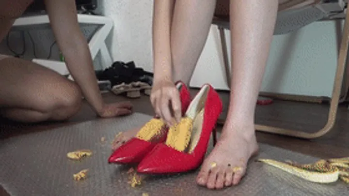 Asian Feet Goddess Worship - Xue'er Goddess feeds her beautiful feet, licks her dirty feet, and steps on her cock!