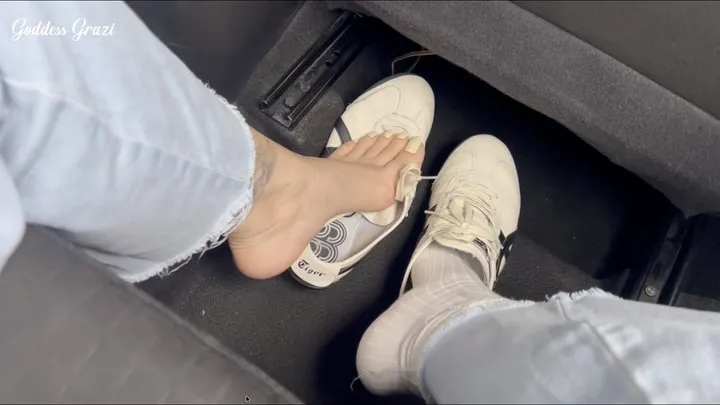 Goddess Grazi Only - Goddess Grazi in public foot tease - on Uber