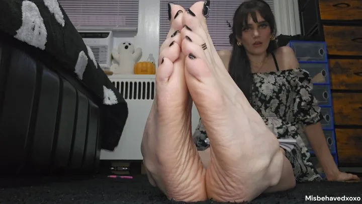 Misbehavedxoxo - Your doctor teaches your wife how to give you a foot job.