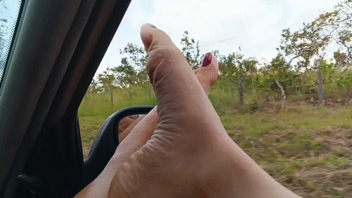 Goddess Foot Fetish - Steep arcs when traveling by car (3)