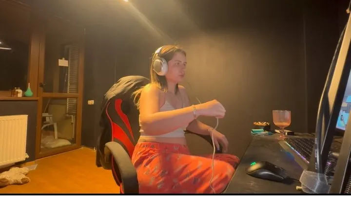 Fartingclub - Cute blonde farting on gaming chair