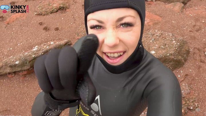 Kinky Splash - Wetsuit Giantess Finds a Tiny Toy to Tease - MOV
