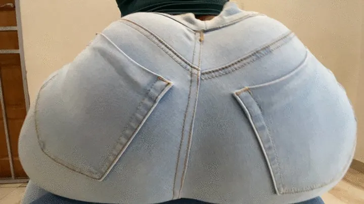 Tabbys Ebony Assss - FARTS IN JEANS AFTER STUFFING MY FACE WITH BBQ CHICKEN PIZZA!