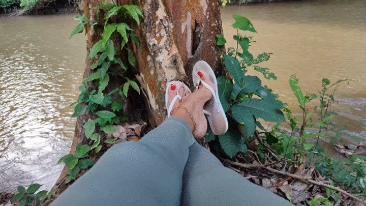 Goddess Foot Fetish - steep arches in the middle of nature (1)