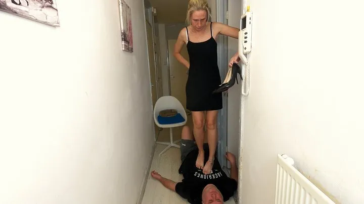 D A N I E L L E - Danielle Trampling Bare Foot & Heels 19 (4K)
