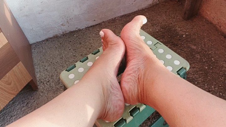 Goddess Foot Fetish - Nice pronounced arches of beautiful feet (7)