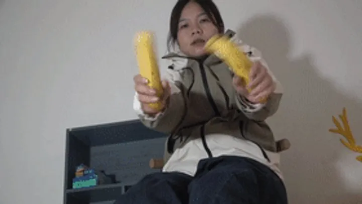 Asian Feet Goddess Worship - Qianqian Goddess's beautiful feet are on bananas, dirty feet!