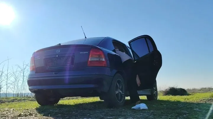 Kinkynaughtycpl - shaking and bouncing the car while i dance in it, barefoot