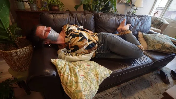 Blueeyedbondage - Taylor - Sign The Papers MP4