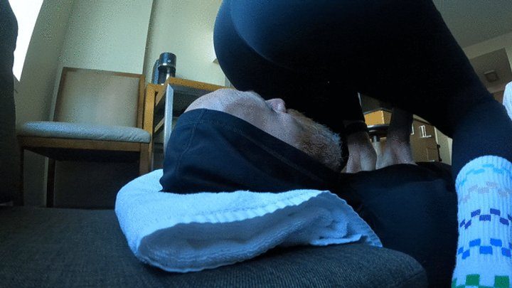 Mistress Padrona Sits - Super low
