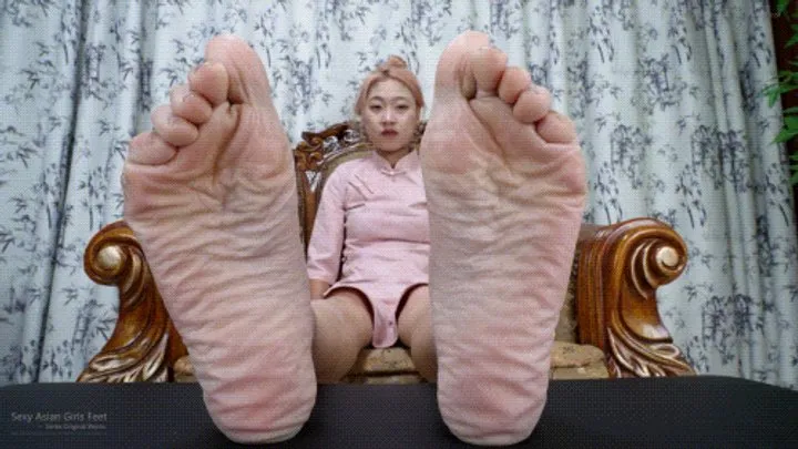 Sexy Asian Girls Feet - Sexy Asian girl Mang ming showcases her sexy 39EU big feet9 4K