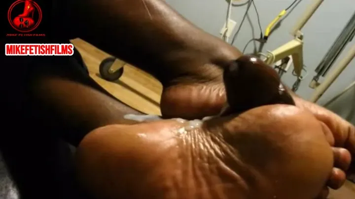 Mikefetishfilms - SPRAY MY EBONY SOLES