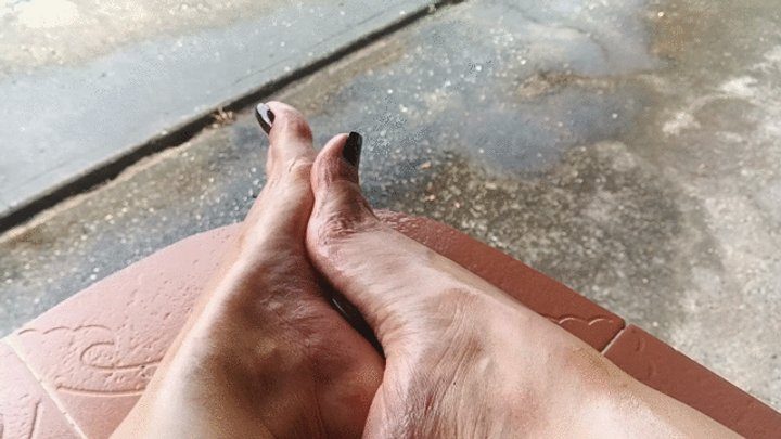 Goddess Foot Fetish - In the rain I enjoy my pronounced arches (3)