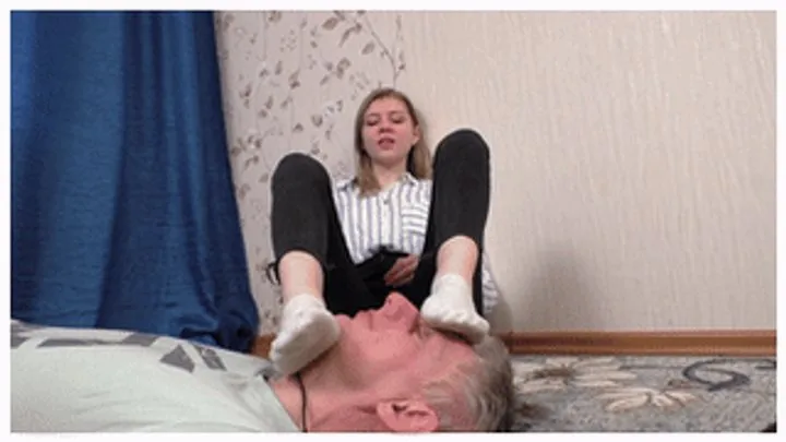 Furious Girls - Boy worships her smelly feet when she takes boots off, vf3056x 1080p